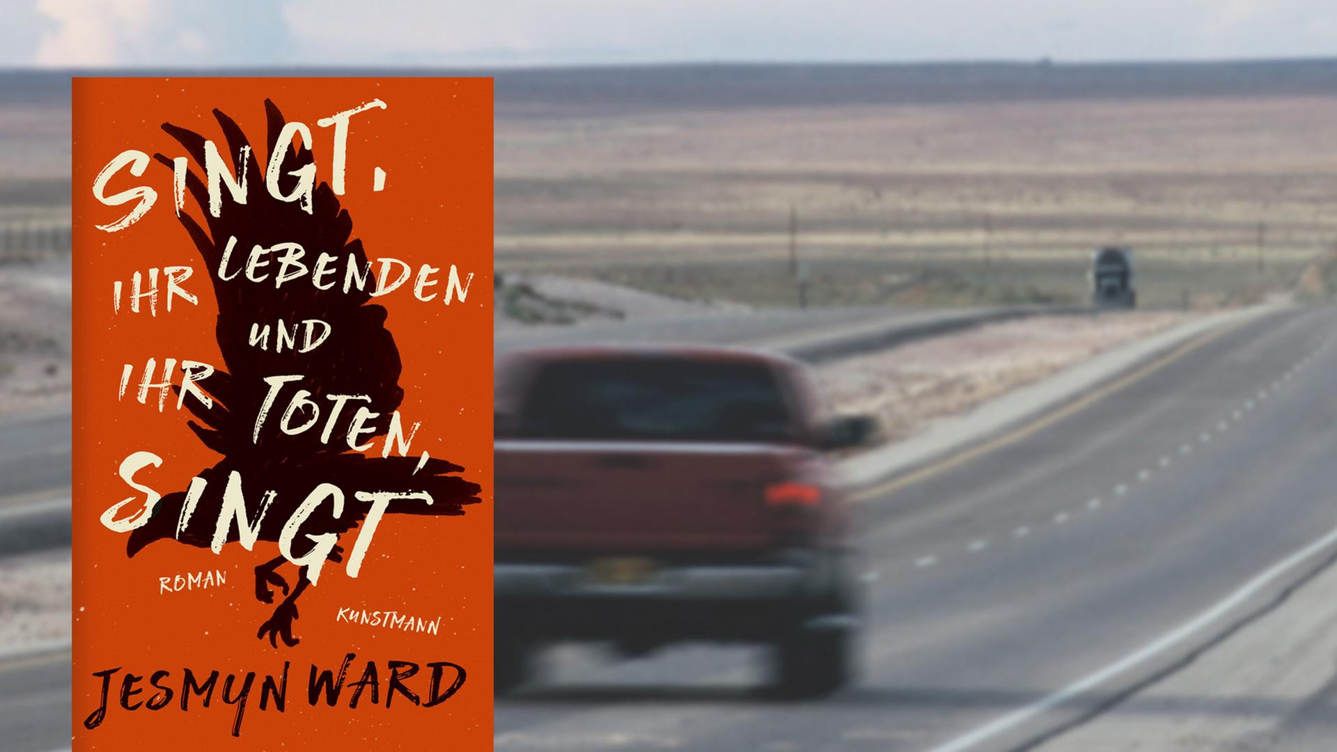 Buchcover "Singt Ihr Lebenden und Ihr Toten, Singt" von Jesmyn Ward, im Hintergrund ein Auto auf einer Straße in New Mexico