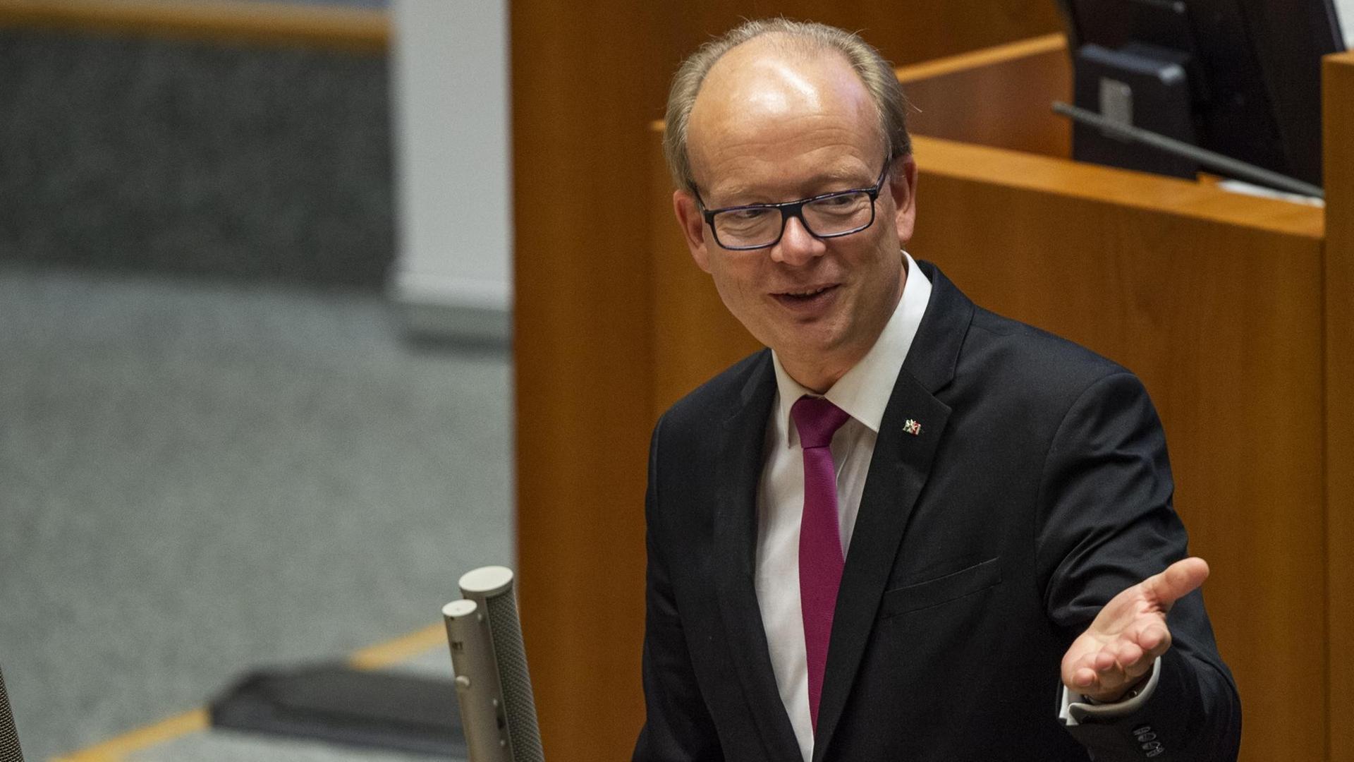Nordrhein-Westfalen - Landtag will Strafen für grob unparlamentarisches Verhalten verschärfen
