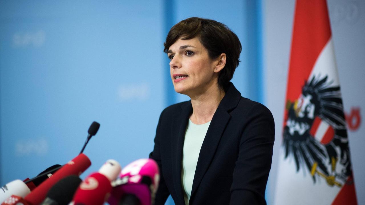 SPÖ-Klubobfrau Pamela Rendi-Wagner auf einer Pressekonferenz anlässlich des Ibiza-Skandals in Österreich.