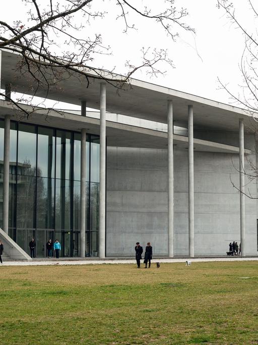 Außenansicht der Pinakothek der Moderne in München.