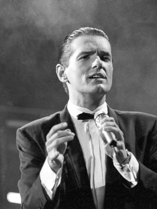 Der österreichische Sänger Falco am 21. Juni 1984 in der TV-Show Hitsommernacht.