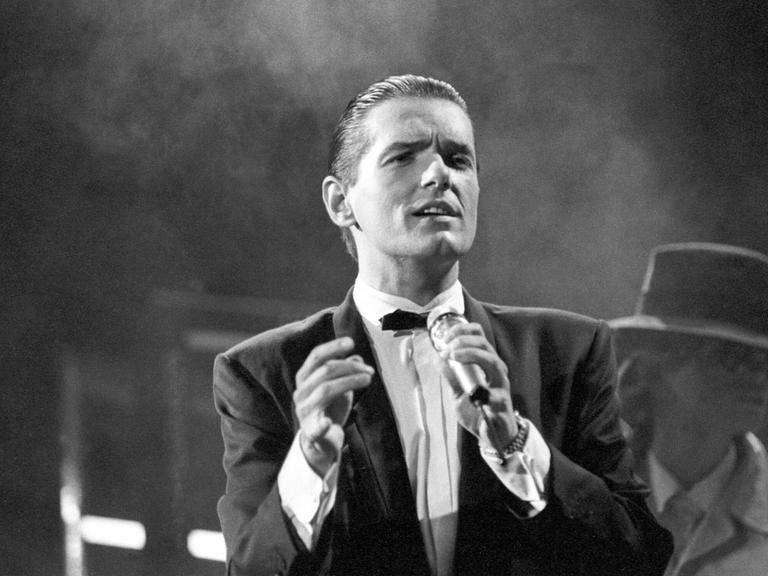 Der österreichische Sänger Falco am 21. Juni 1984 in der TV-Show Hitsommernacht.