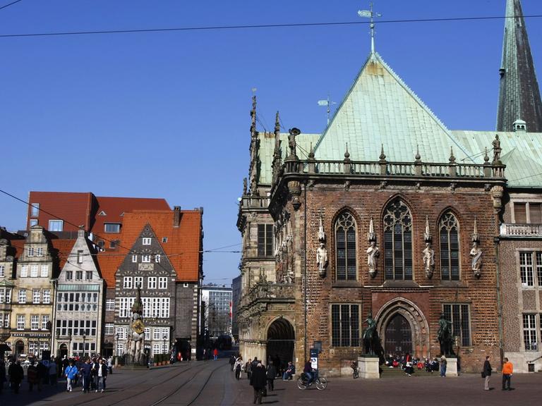 Bremer Rathaus mit Marktplatz und Bürgerhäusern