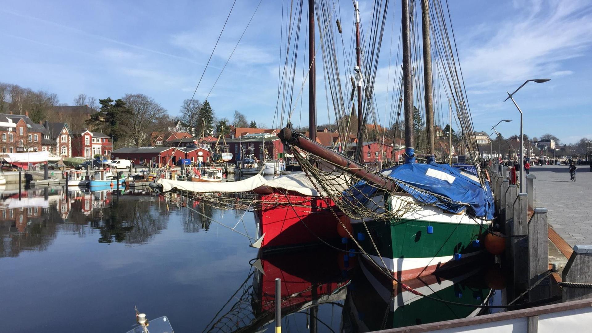 Traditionsschiffe im Hafen von Eckernförde