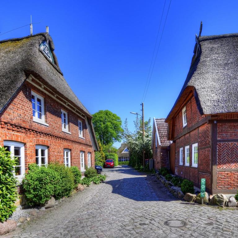 Fachwerkhäuser und Gassen im Stegelviertel in Neuengamme, Hamburg, Deutschland, Europa