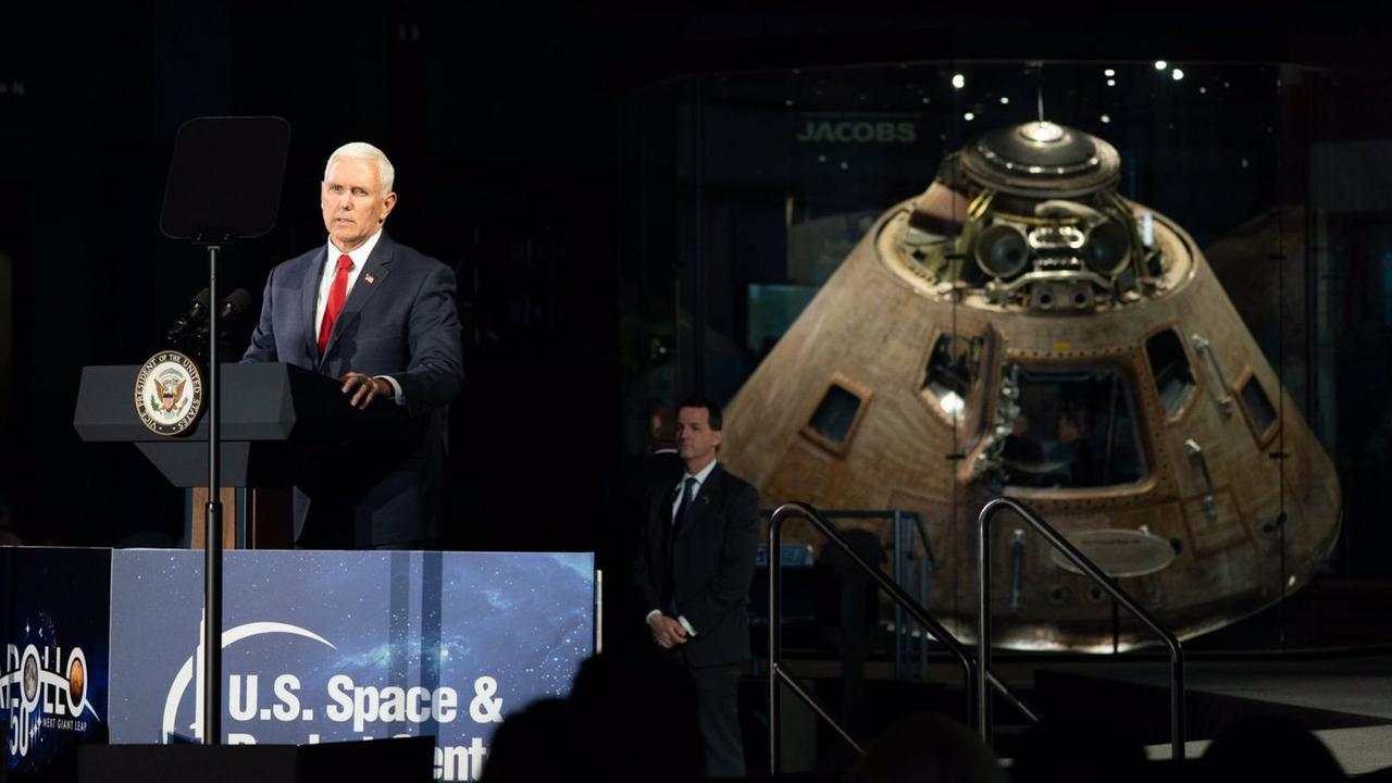Große Pläne für den Mond: US-Vizepräsident Mike Pence