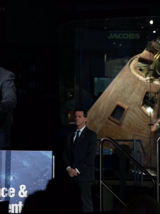 Große Pläne für den Mond: US-Vizepräsident Mike Pence
