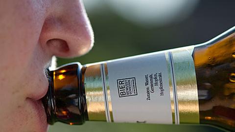 Alkoholsucht ist schwer zu therapieren.