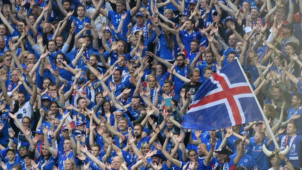 Islands Fans beim letzten "Huh" dieser EM.