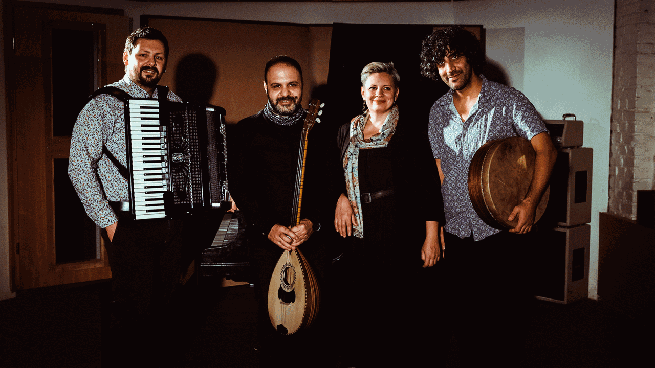 Das Heval-Trio und das Piano-Buzuq-Trio mit Mikail Jakut, Akkordeon, Mevan Younes, Buzuq, Anastasia Suverov, Klavier, und Hogir Göregen, Perkussion Das Heval-Trio und das Piano-Buzuq-Trio mit Mikail Jakut, Akkordeon, Mevan Younes, Buzuq, Anastasia Suverov, Klavier, und Hogir Göregen, Perkussion