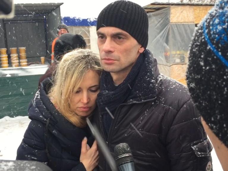 Eleonora Ribalko und Tejmuras Nichodin, der aus einem Gefängnis in der Ostukraine freigelassen wurde. Im Sommer 2017 hatte Nichodin dem Deutschlandfunk gegenüber von Zwnagsarbeit im Gefängnis berichtet.