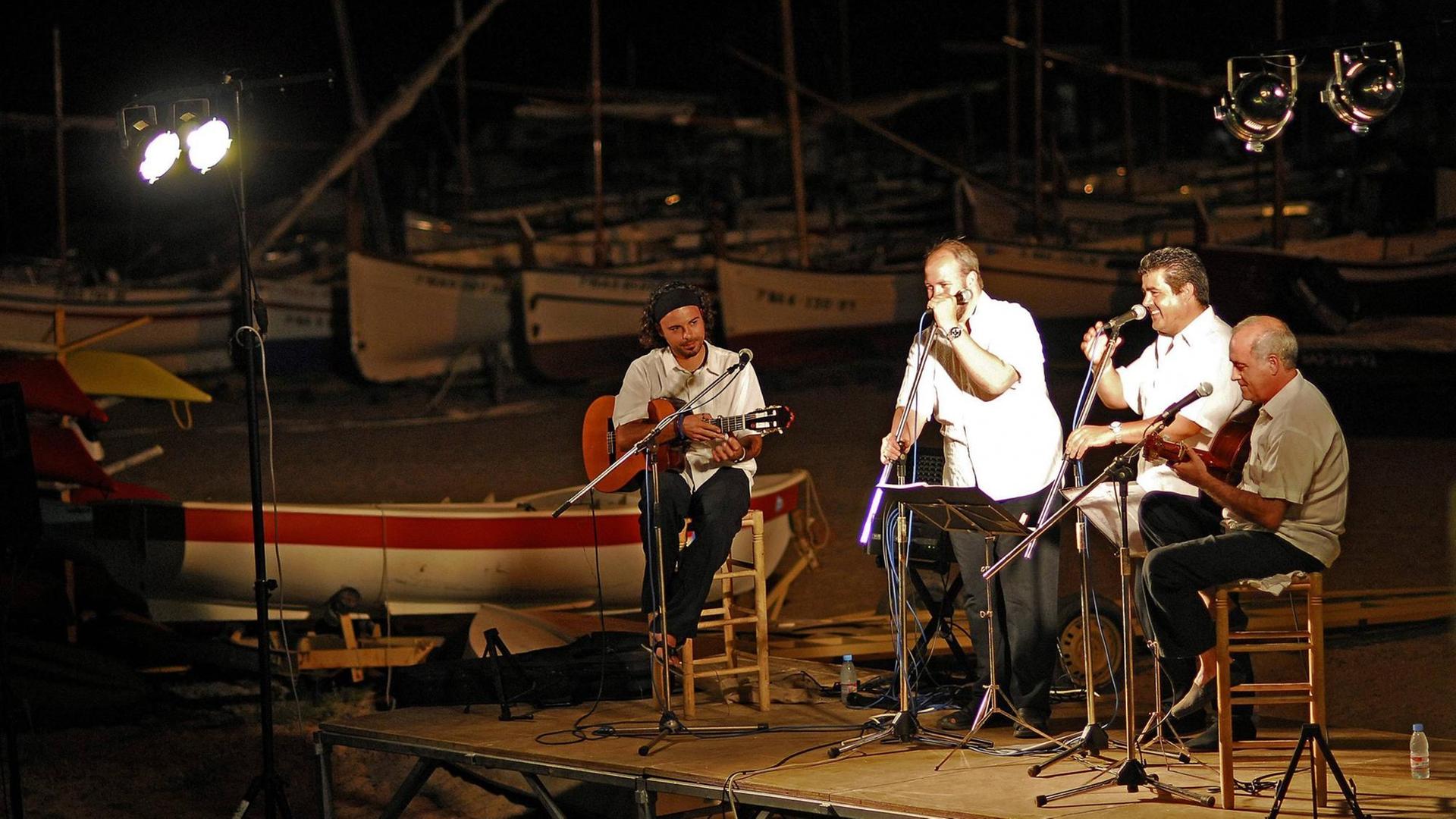 Habaneras bieten abends ein Konzert am Strand.