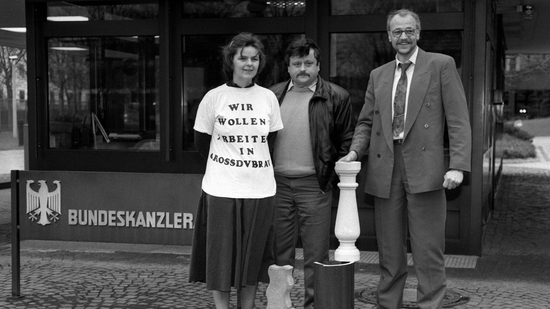 Protest von ehemaligen Mitarbeiter der Margarethenhütte in Großdubrau (Sachsen) gegen die Politik der Treuhandanstalt 1992 vor dem Bundeskanzleramt in Bonn.