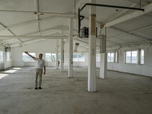 Das Foto zeigte Fabrikräume im Umbau: Umbau der Alten Möbelfabrik Steinheim zu einem Start-Up-Zentrum für Unternehmen der Gemeinwohlökonomie.