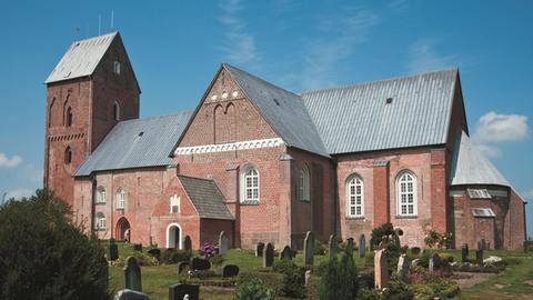 Blick auf Turm, Schiff und Chor der St.Johanniskirche in Nieblum auf Föhr