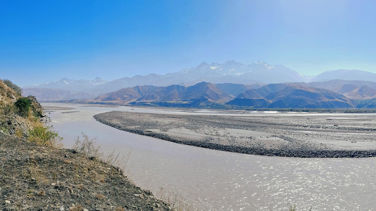 Ausläufer des Pamirgebirges im Rashttal im Osten Tadschikistans