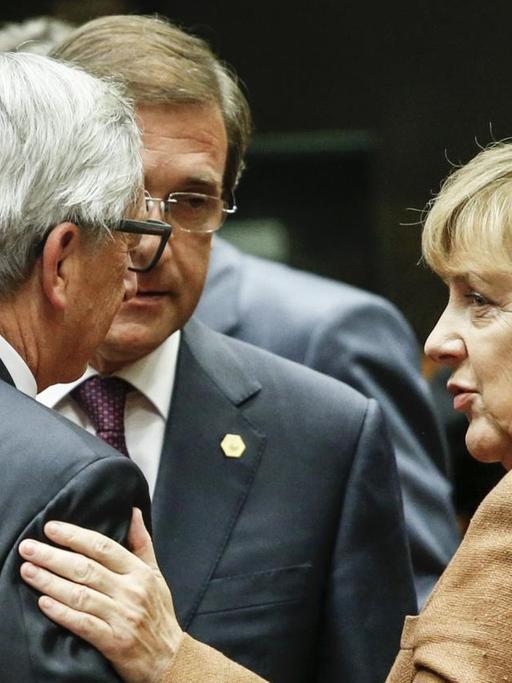 Jean-Claude Juncker und Angela Merkel beim EU-Sondergipfel in Brüssel