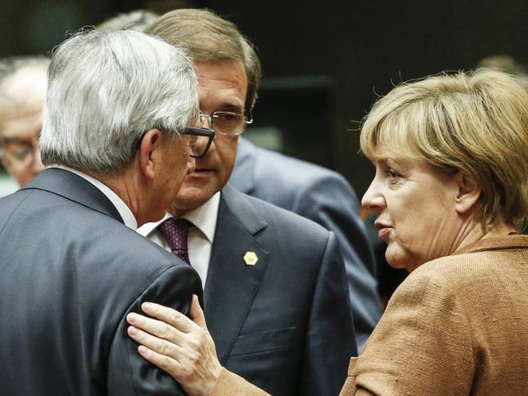 Jean-Claude Juncker und Angela Merkel beim EU-Sondergipfel in Brüssel