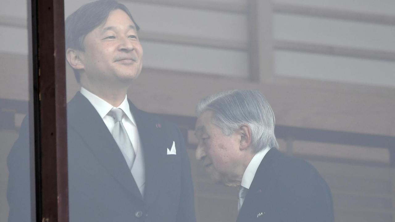 Kronprinz Naruhito (rechts im Bild) mit Kaiser Akihito bei den Feierlichkeiten zum Geburtstag des Kaisers am 23. Dezember 2018