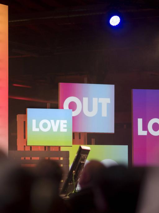 Besucher auf der "re:publica" Internet-Konferenz 17 unter dem Motto "Love Out Loud"