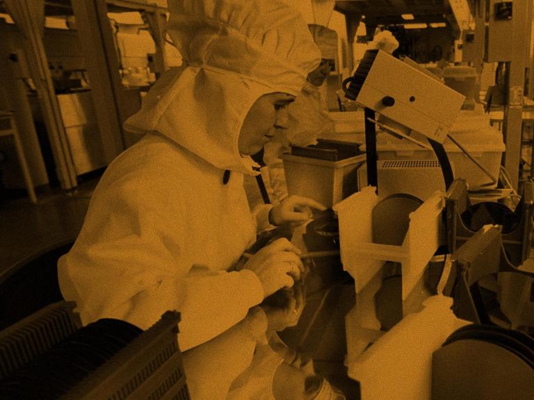 VEB Spurenmetalle Freiberg, April 1989. Der Betrieb war zu DDR-Zeiten Entwickler und Produzent von Reinststoffen und Halbleitergrundmaterial für die gesamte elektronische Bauelementeindustrie der DDR.