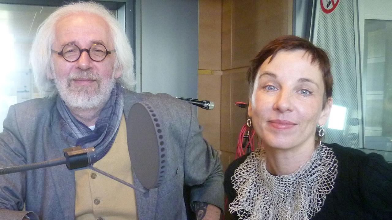 Moderator Uwe Golz und Schauspielerin Meret Becker 