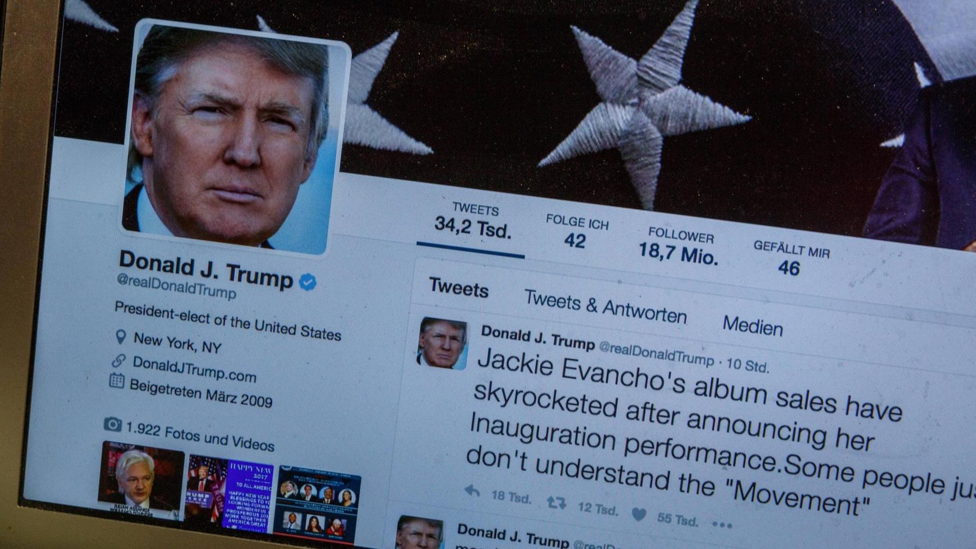 Das Twitter-Profil von Donald Trump wird auf dem Bildschirm eines Laptops angezeigt.