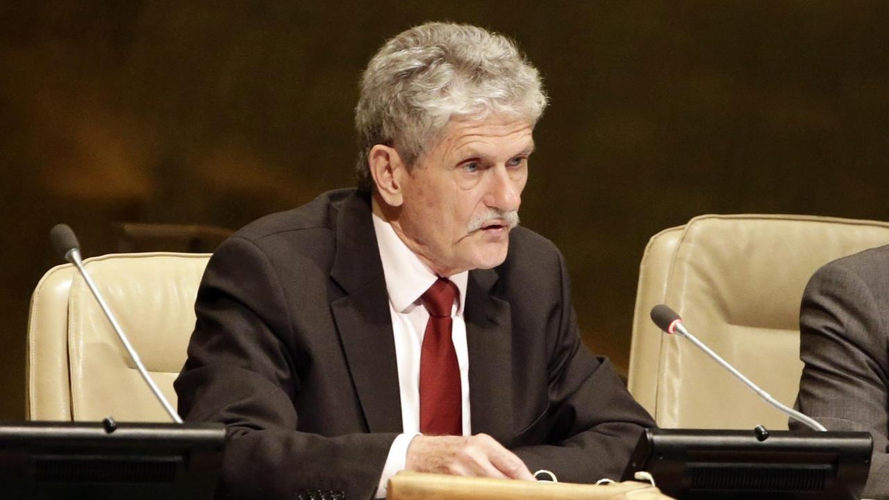 epa04979017 United Nations General Assembly President Mogens Lykketoft of Denmark addresses the General Assembly during a UN Security Council vote at the United Nations headquarters in New York, USA, 15 October 2015. Egypt, Japan, Senegal, Uruguay and Ukraine were elected as non-permanent members of the UN Security Council. EPA/JASON SZENES |