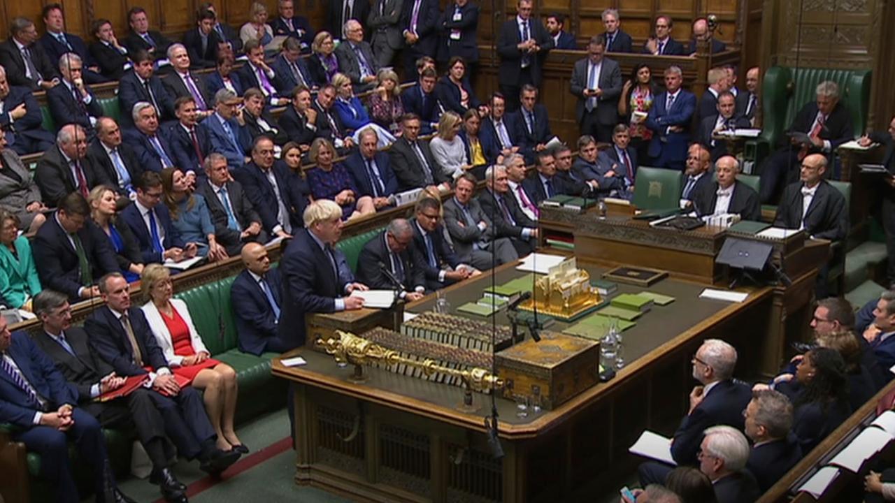 Der britische Regierung-Chef Johnson hält eine Rede vor dem Parlament