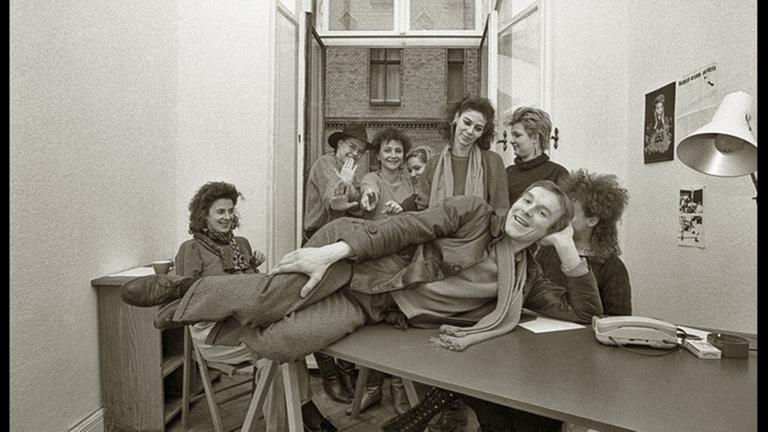 Gruppenaufnahme eines Teils der Redaktion Radio100