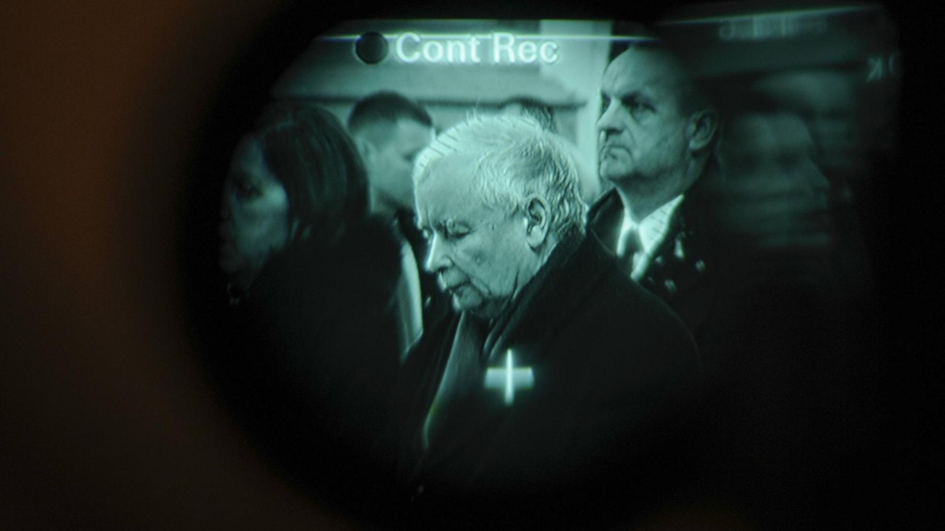 Jaroslaw Kaczynski im Visier einer TV-Kamera.