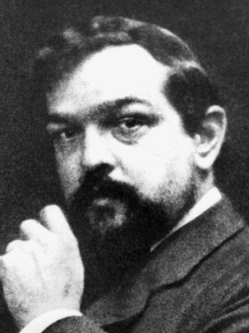 Zeitgenössische Aufnahme des französischen Komponisten Claude Debussy. Debussy wurde am 22. August 1862 in Saint-Germain-en-Laye geboren und starb am 25. März 1918 in Paris.