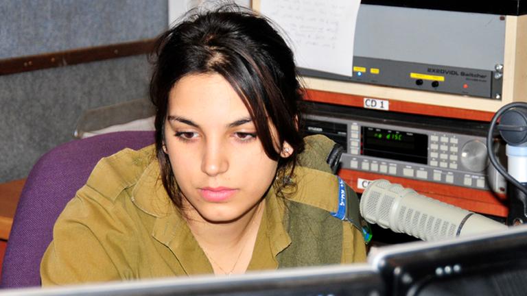 Die israelische Journalistin Naomi Rabia berichtet für den Militärsender Galei Zahal
