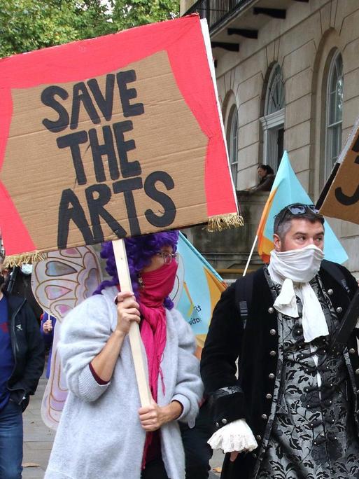 Kulturschaffende und Schauspieler demonstrieren für die Rettung der Theater in Londons West End.