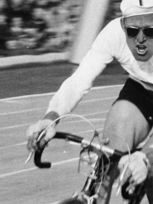 In der DDR eine Legende, heute umstritten: Radrennfahrer Gustav-Adolf "Täve" Schur.