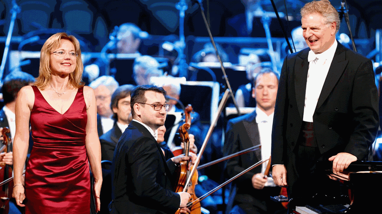 Alice Rajnohová mit dem Orchester des Staatstheaters Prag am 30.08.2020 beim Eröffnungskonzert von Musica Non Grata.
