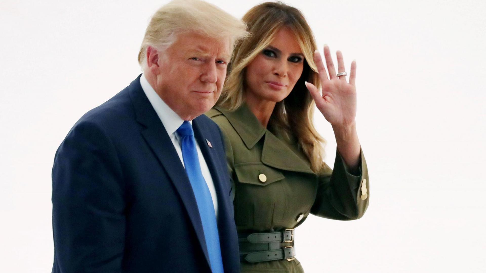 Präsident Trump und seine Frau Melania. Sie winkt in die Kamera. Präsident Trump und seine Frau Melania. Sie winkt in die Kamera.