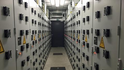 Batterieschränk des Second-Life-Battery-Projekts in Hamburg