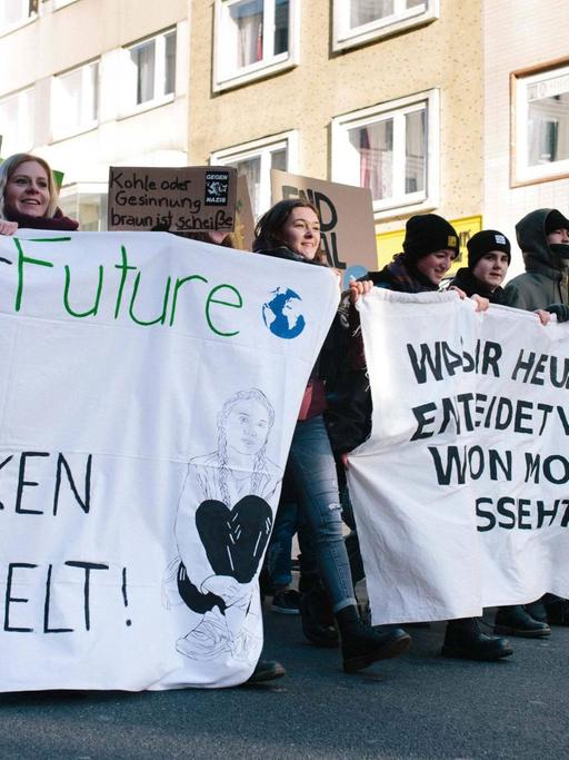 Schülerprotest in Hannover: Am Freitag den 18. Januar 2019 gingen in Hannover Schüler für einen sofortigen Kohleausstieg auf die Straße.