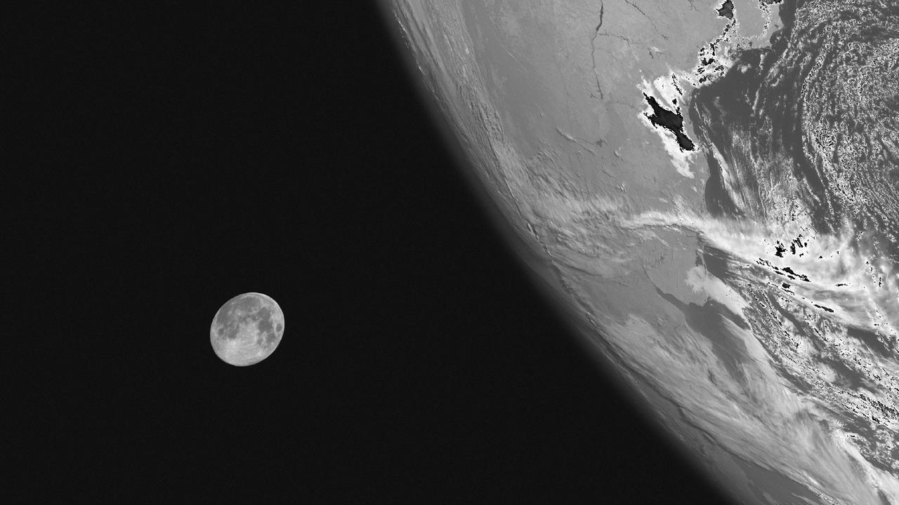Der Mond "über" Südamerika, aufgenommen während der ersten Tests mit dem Meteosat-10-Satelliten.