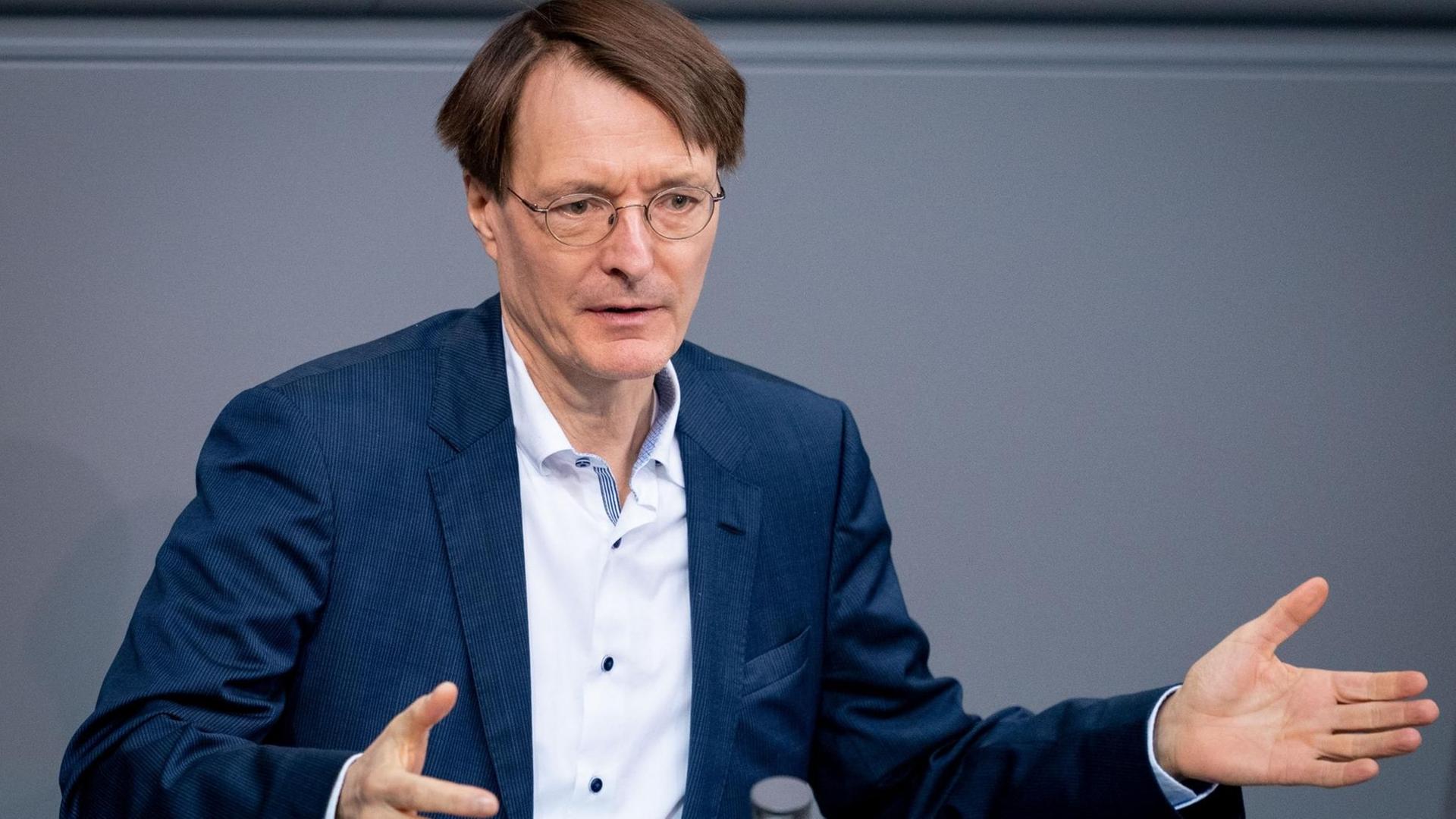 Der Bundestagsabgeordnete und Gesundheitspolitiker Karl Lauterbach (SPD) spricht im Bundestag