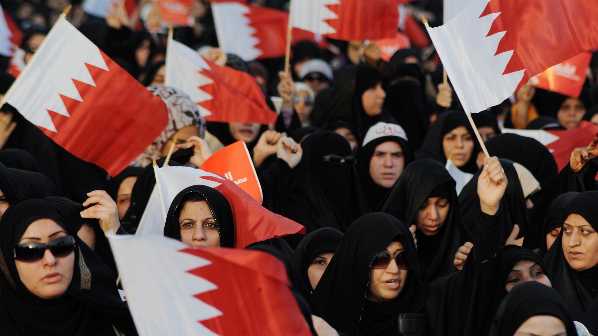 Frauen der Opposition in Bahrain in Duraz, nördlich von Manama