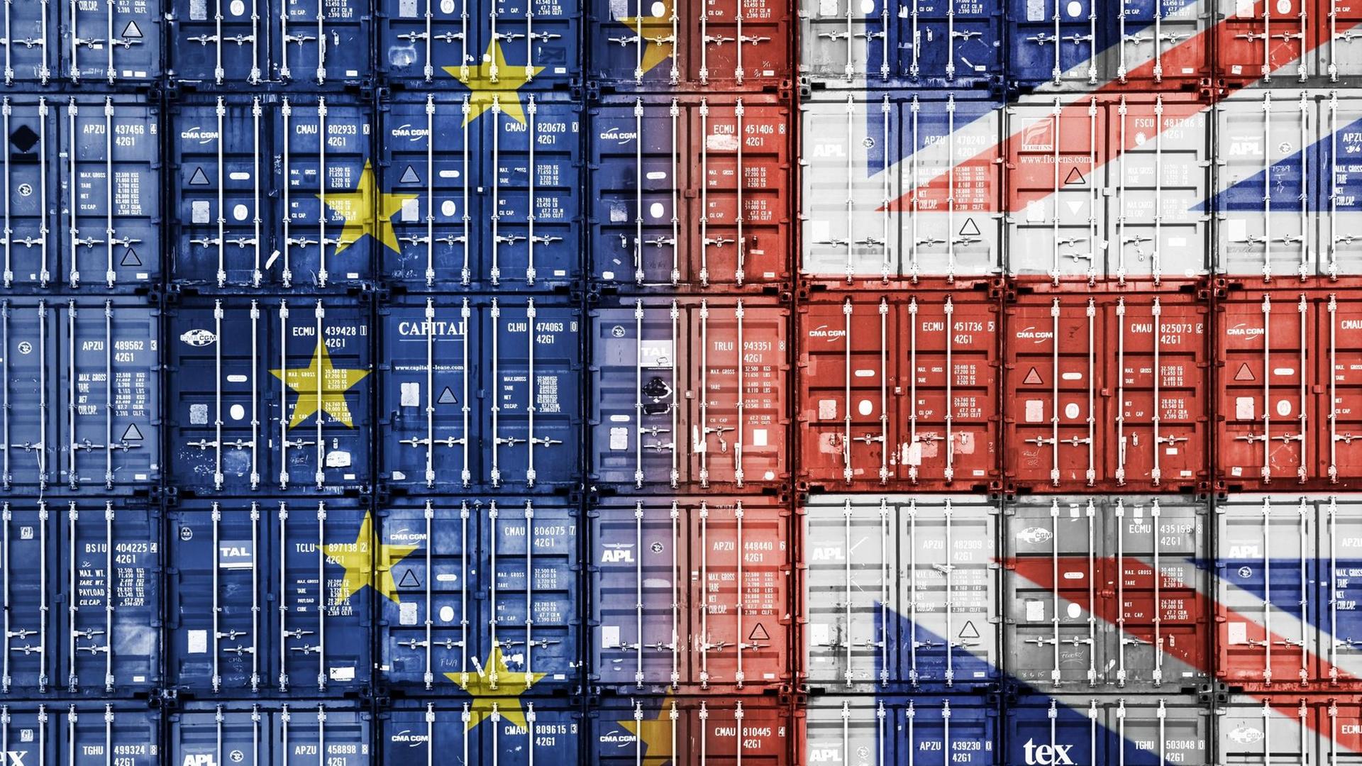 Eine Fotomontage zeigt gestapelte Container mit den Fahnen von Großbritannien und der EU