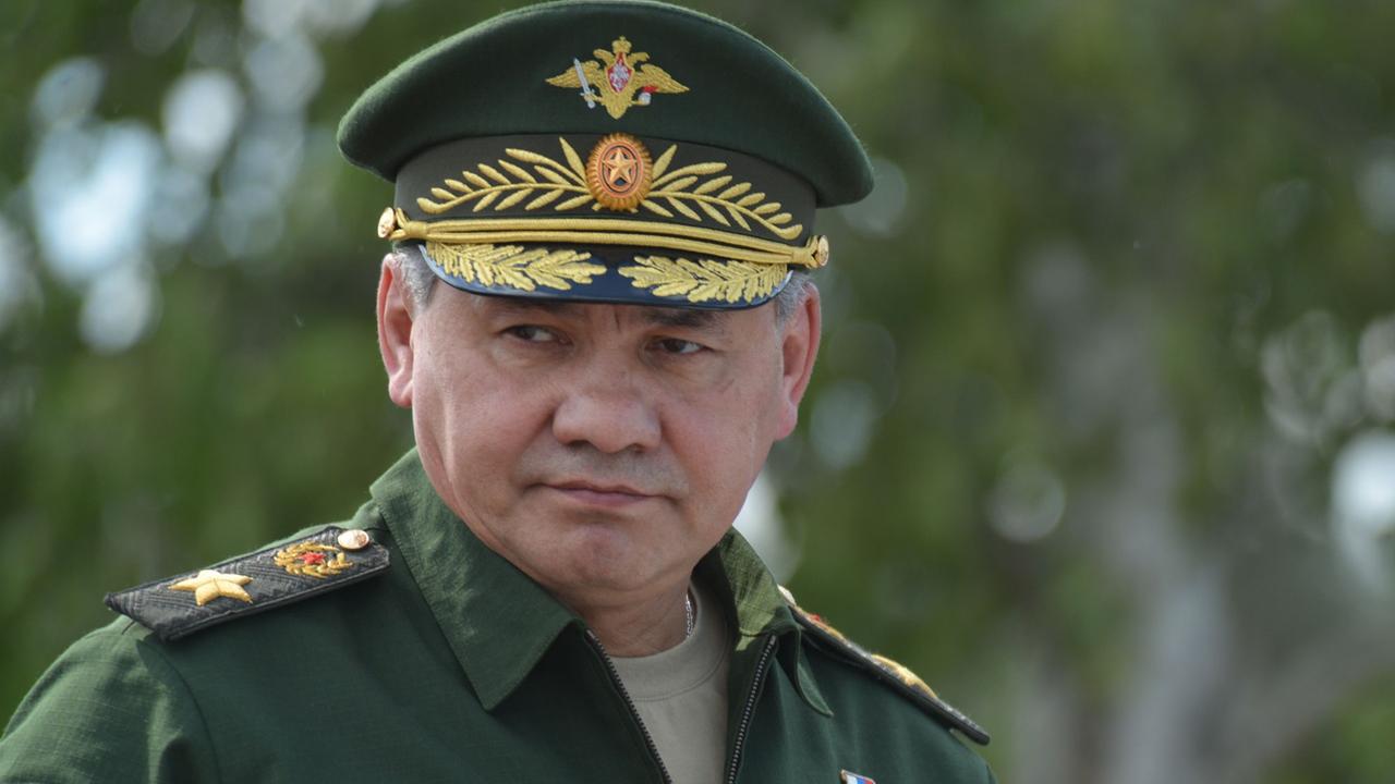 Der russische Verteidigungsminister Sergej Schoigu in Uniform