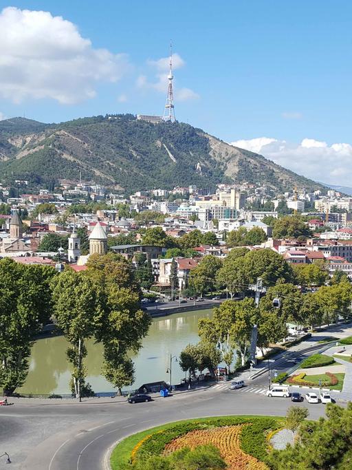 Tiflis ist die bevölkerungsreichste und größte Stadt in Georgien.