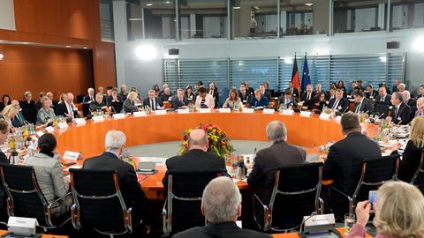 Die Teilnehmer des 7. Integrationsgipfels der Bundesregierung tagen am 01.12.2014 im Bundeskanzleramt in Berlin.