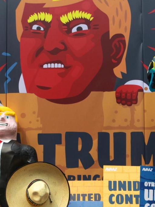 Menschen protestieren in Mexiko im September 2016 gegen Donald Trump.
