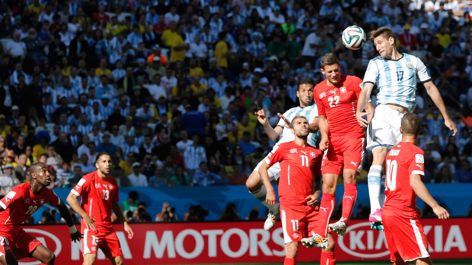 Argentinien und die Schweiz kämpfen um den Einzug ins Viertelfinale der Fußball-WM.