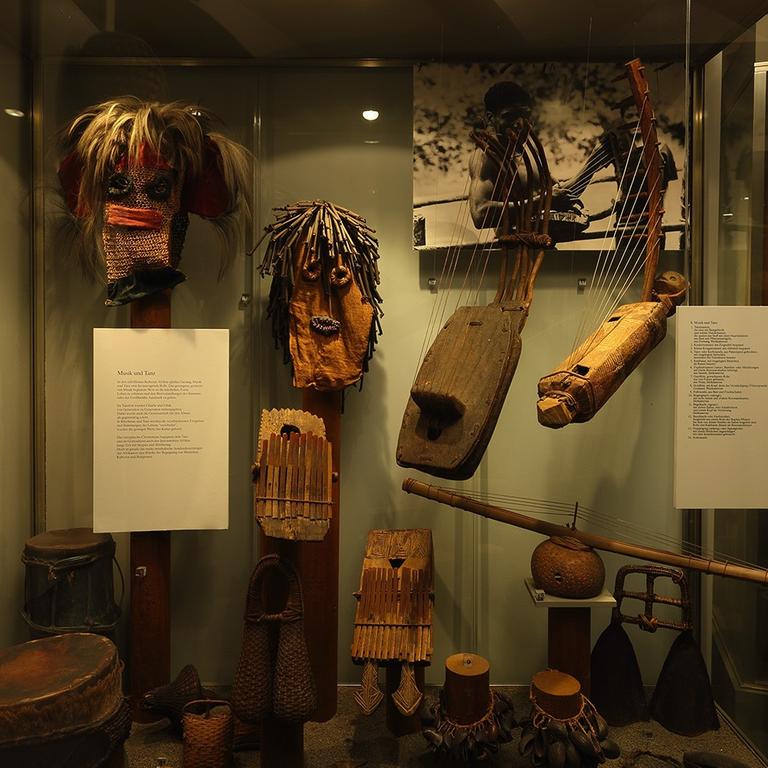 Masken und andere rituelle Objekte aus der Missionssammlung der Pallottiner