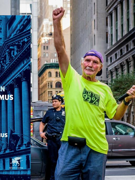 ccupy-Wall Street-Demonstrant in New York anlässlich des 6. Jahrestags der Besetzung der New Yorker Straßen um die Wall Street / Im Vordergrund das Cover von Michael Hudson Buch "Finanzimperialismus"